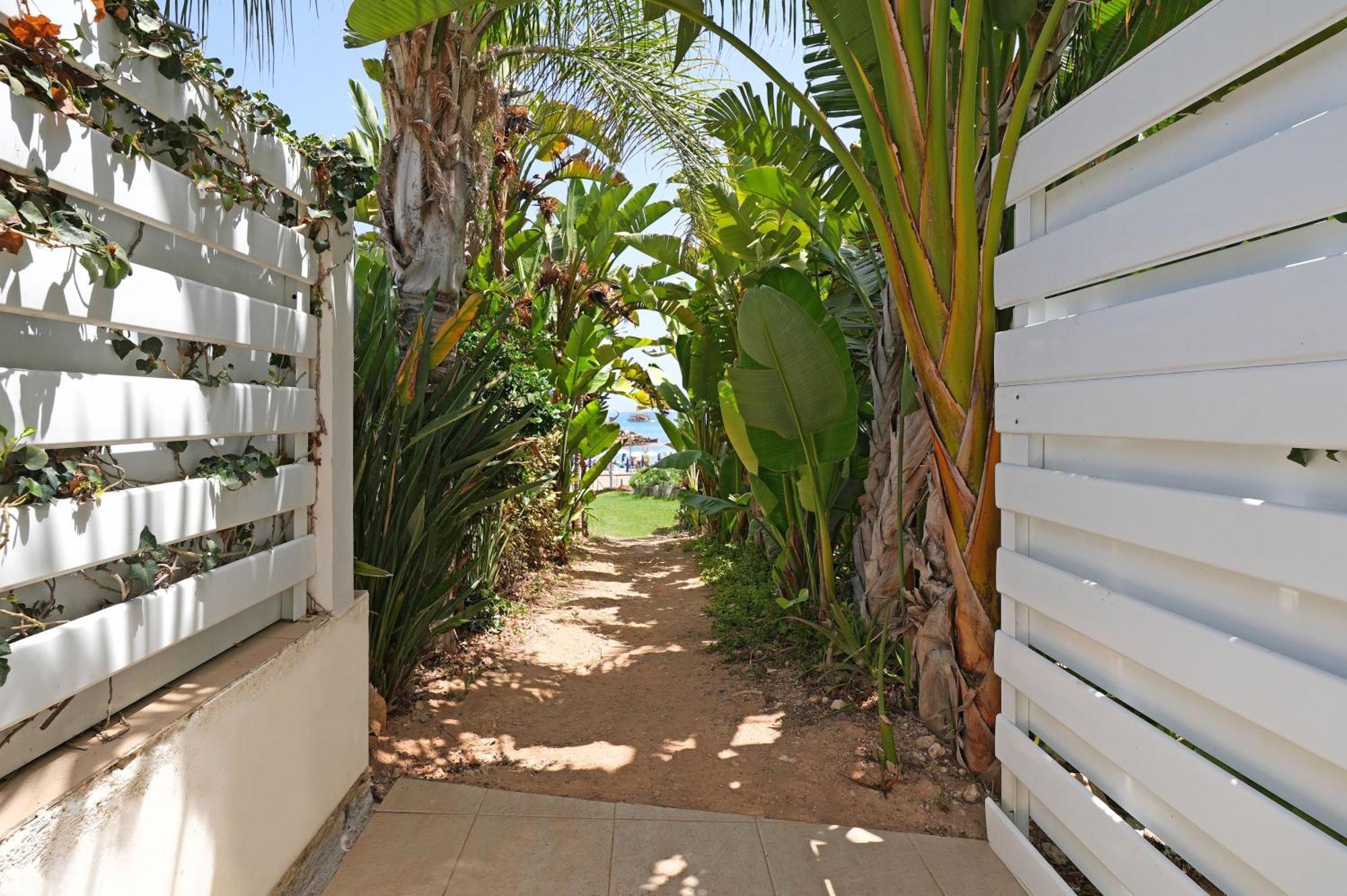 Adonia - 30m From Pernera Protaras